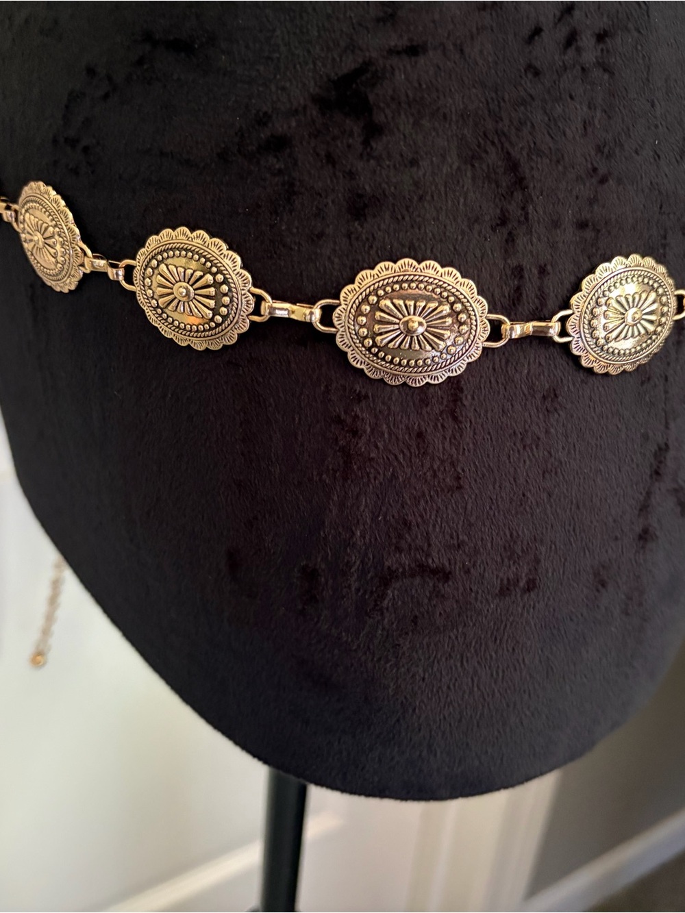Western Concho Link Belt in Metallic Gold Tone - Picture 6 of 6